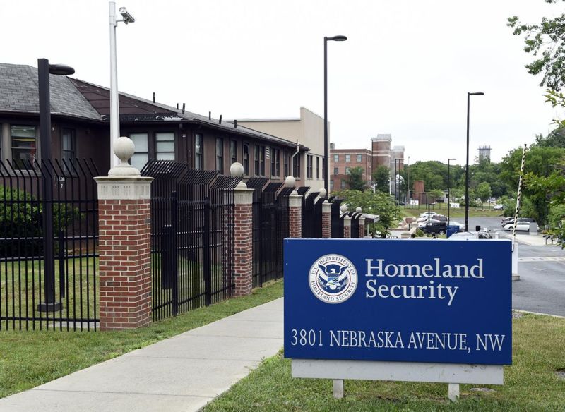 More than 800 immigrants mistakenly granted citizenship