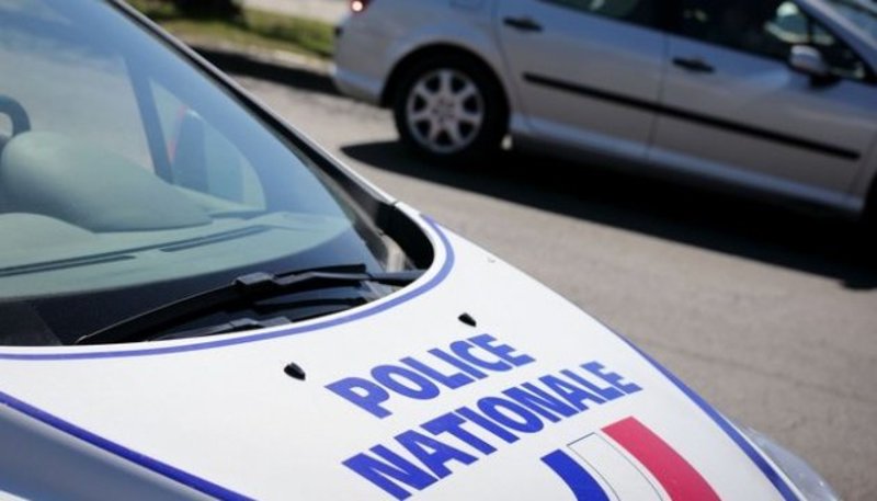 У Франції чоловік у костюмі ніндзя з мечем напав на поліцейських, його застрелили