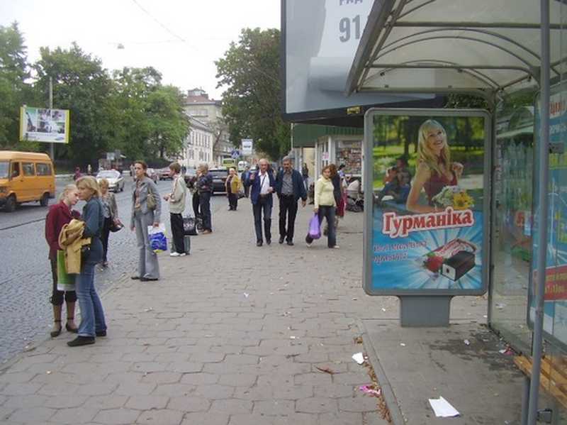 Українські зупинки громадського транспорту стануть безпечнішими