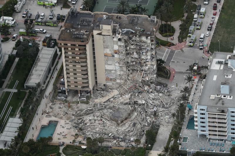 Високопосадовці Флориди визнали про закінчення рятувальної операції на місці краху будинку в Серфсайді