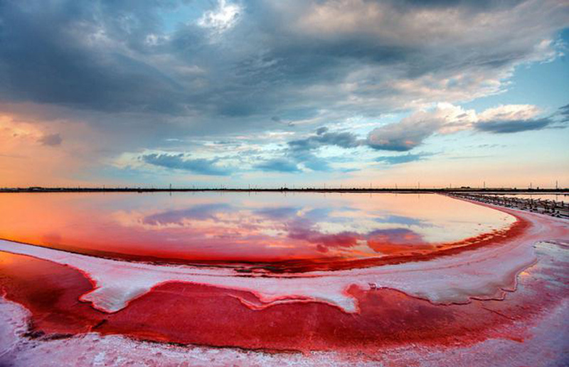 В Інтернеті показали найдивовижніше озеро України