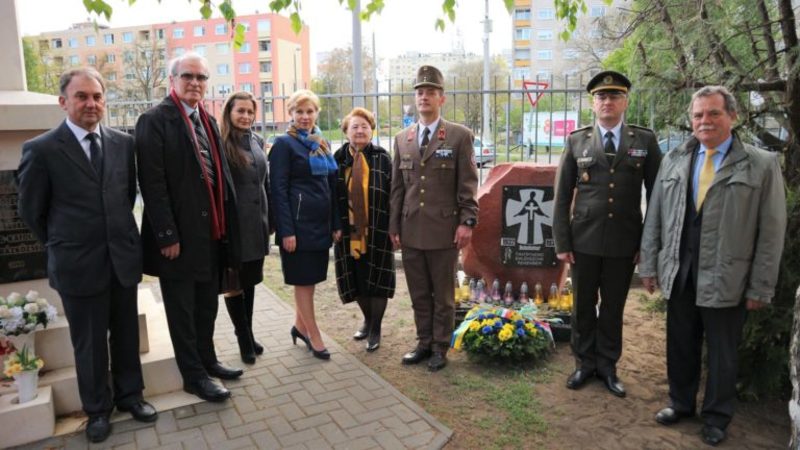 В угорському місті встановили пам’ятний знак жертвам Голодомору в Україні
