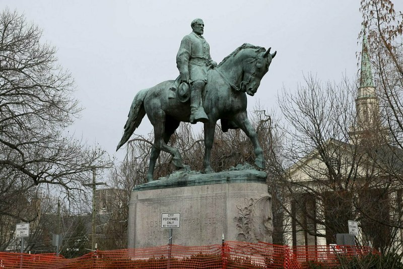 У Шарлотсвіллі демонтували пам’ятники конфедератам