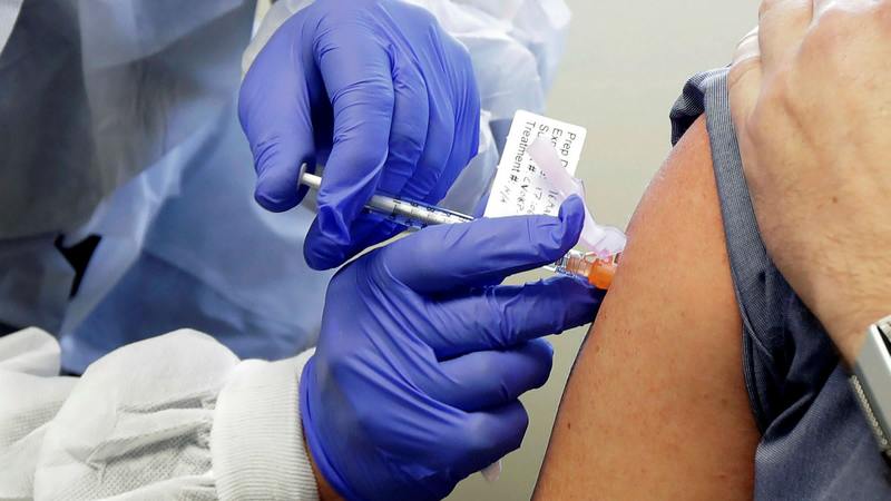 У США 30 тисяч людей тестують вакцину від коронавірусу