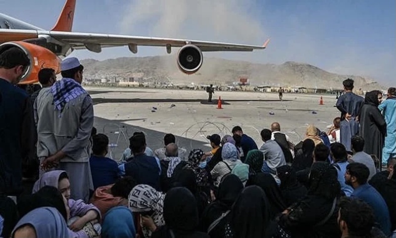 На евакуацію в аеропорту Кабула чекають 6 тисяч осіб – Держдеп США