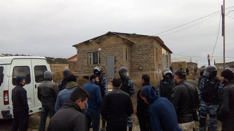 ФСБ влаштувала масові обшуки у кримських татар (відео)
