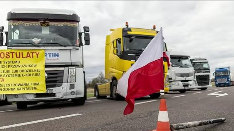 Польські фермери хочуть розширити блокаду на західний кордон