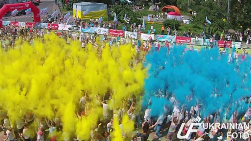 У Києві створили національний прапор з фарб