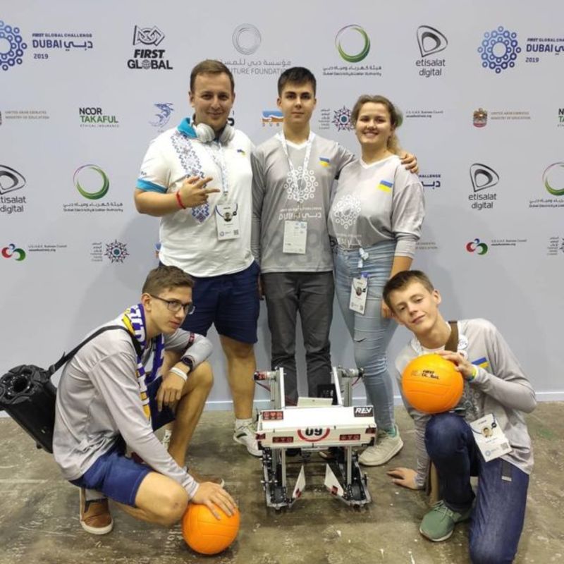 Українські школярі потрапили до десятки найкращих на олімпіаді з робототехніки