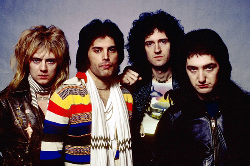 Гурт Queen разом з тисячами фанатів створили три нових кліпи