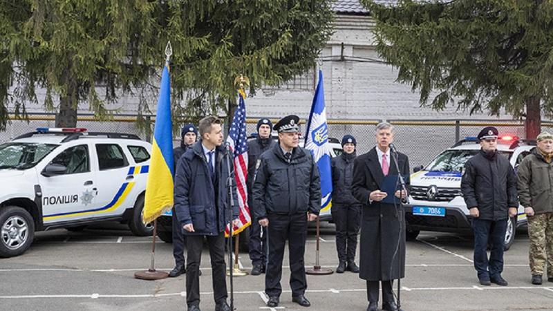 США передали українській поліції 88 нових авто
