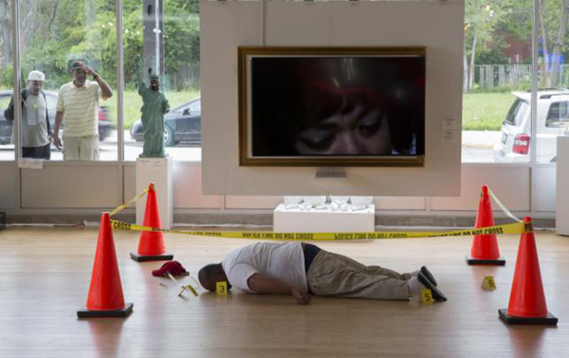 У Gallery Guichard Чикаго виставили «вбитого» афроамериканця