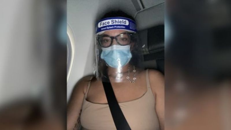 Чикаго: жінка на борту літака отримала позитивний тест на коронавірус і самоізолювалася у туалеті