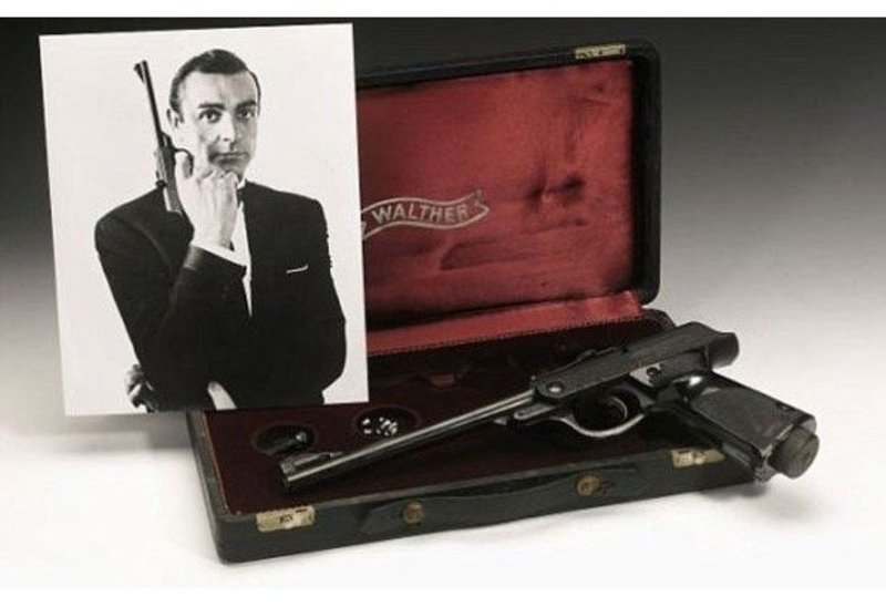 Пістолет Джеймса Бонда продали за чверть мільйона доларів