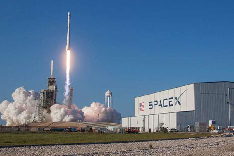 SpaceX запустила розвідувальний супутник для армії США