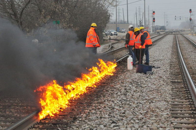 У Чикаго підпалили колії, щоби забезпечити рух поїздів