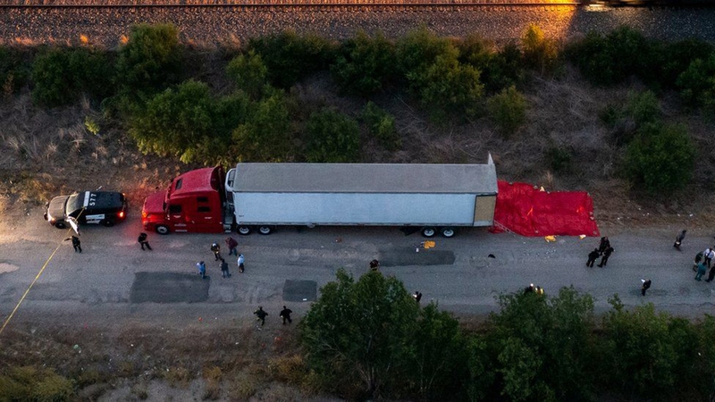 У Техасі виявили вантажівку з десятками тіл мігрантів
