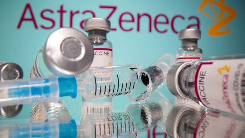 Низка країн призупинила щеплення вакциною AstraZeneca