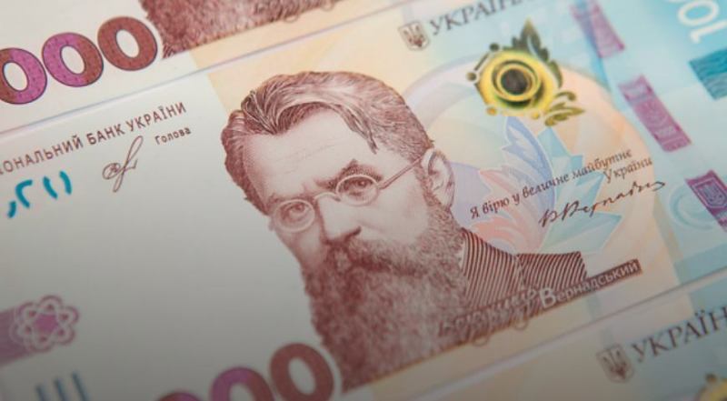 На нових 1000-гривневих банкнотах НБУ використали "піратський" шрифт