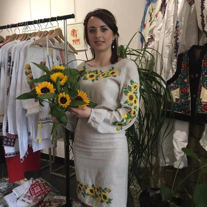Українська дизайнерка презентувала у Парижі колекцію вишитого одягу