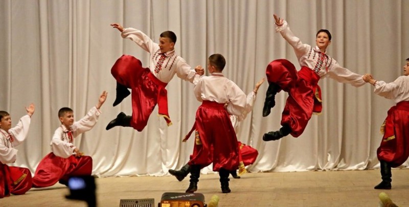 Танцюристи з США та Канади приїхали в Україну, щоб вивчати українські народні танці