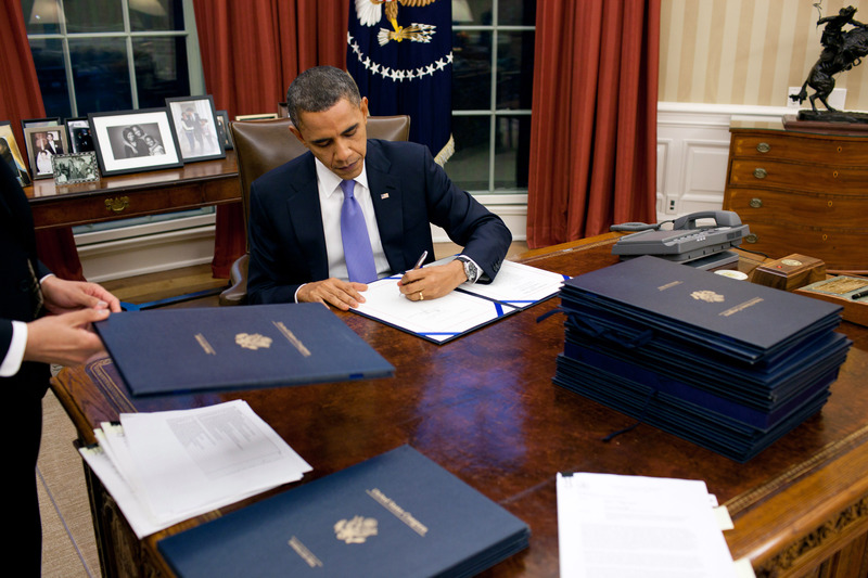 Обама підписав закон про заборону образливих назв нацменшин