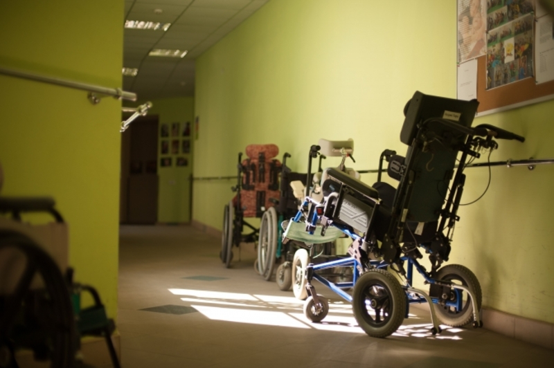 Діаспора з Канади передала понад 100 інвалідних візків для дітей та учасників АТО