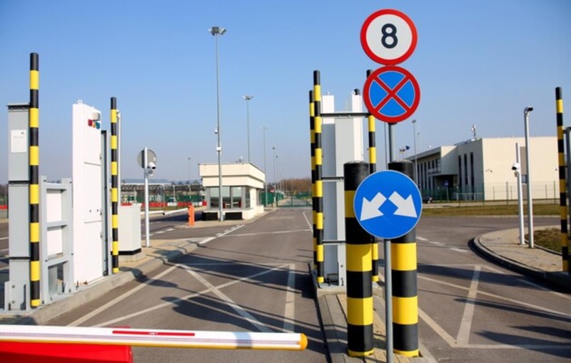 Польща відкриє три пункти пропуску на кордоні з Україною