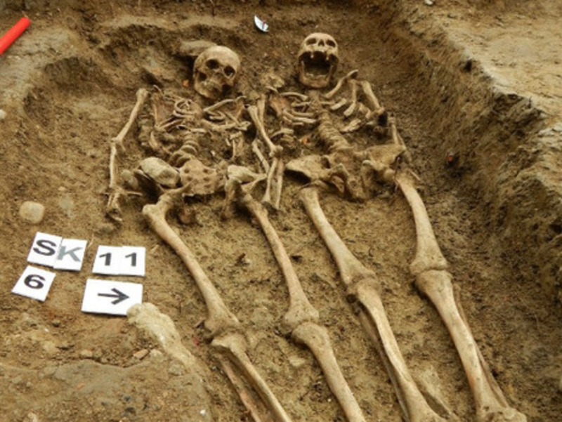 В Британії знайшли могилу пари, що трималася за руки понад 7 віків