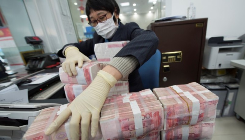 Китай буде знезаражувати гроші через коронавірус