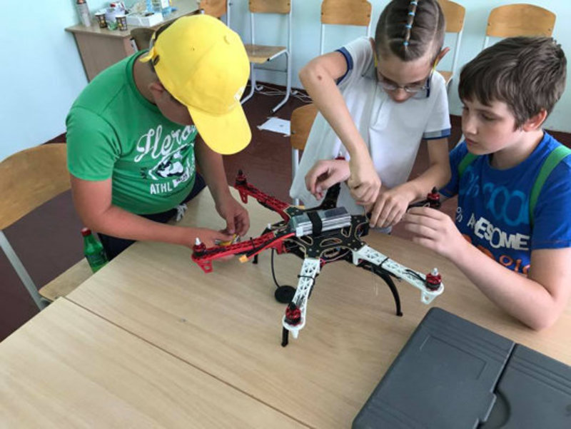 Українських школярів навчатимуть конструювати роботів