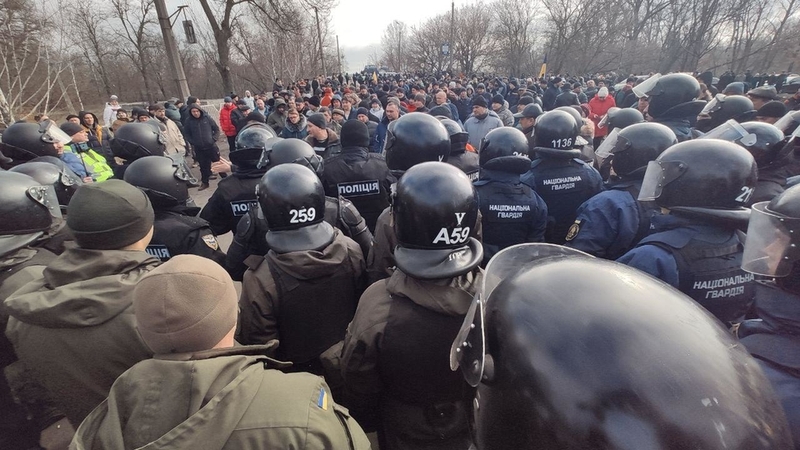 Українці протестують проти прийому евакуйованих з Китаю