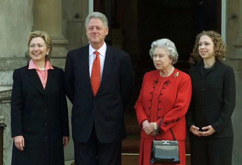 The Guardian: Білл Клінтон відмовлявся від чаювання з королевою під час свого першого візиту в Лондон