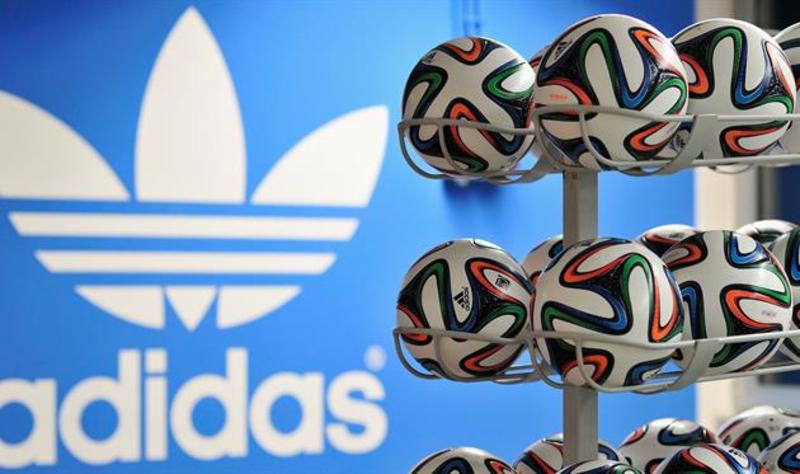 Adidas призупинив співпрацю з російським футболом