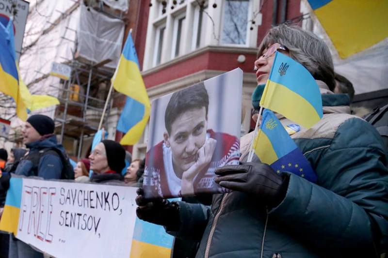 Українська громада пікетувала посольство Росії у Лондоні (фоторепортаж)