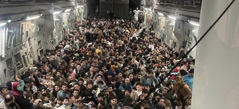 Літак США за один політ евакуював 640 людей з Афганістану
