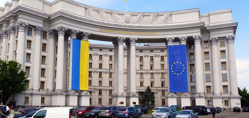 МЗС ініціює пільги на консульські послуги для українців за кордоном