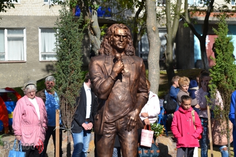 В Україні встановили перший пам’ятник Кузьмі «Скрябіну»