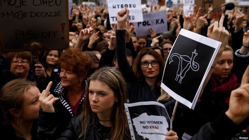 "Чорний понеділок" переміг: абортам у Польщі бути