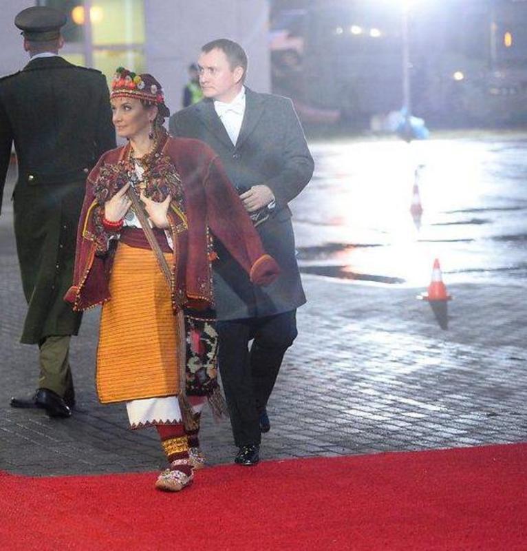 Глава МЗС Естонії прийшла на прийом в гуцульському костюмі