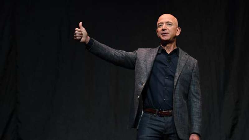Безос залишить посаду гендиректора Amazon
