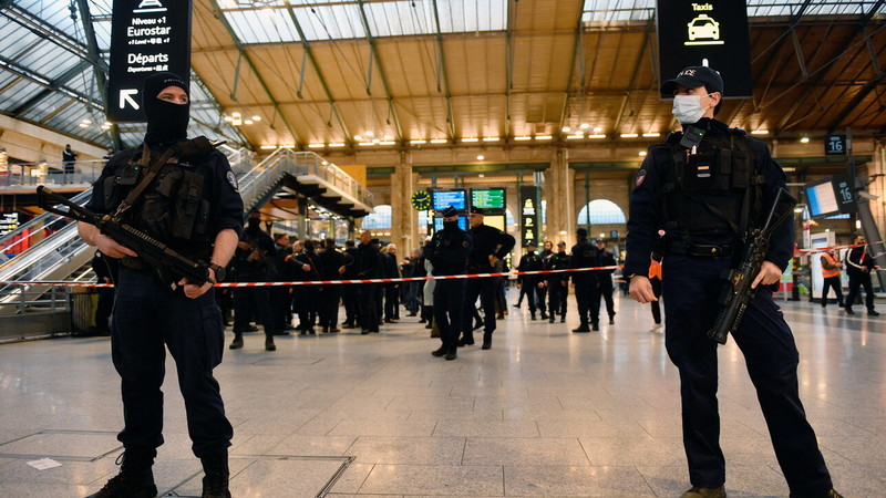 На вокзалі в Парижі невідомий поранив ножем шістьох людей