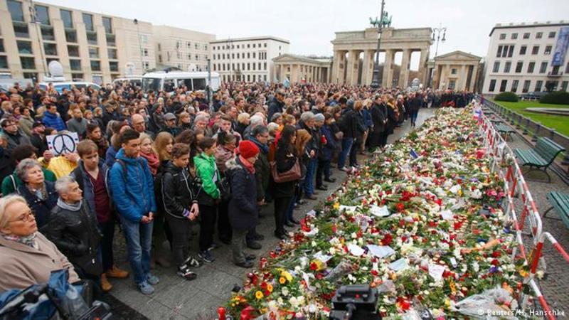 Європа вшанувала пам'ять загиблих у Парижі хвилиною мовчання