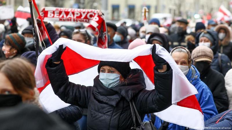 У Білорусі ввели штрафи за вивішування біло-червоних прапорів