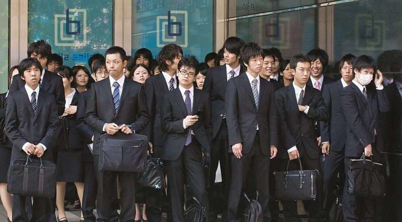 В Японії покарали працівників, які пішли з роботи на дві хвилини раніше