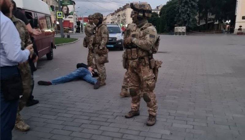 Луцьк: терориста затримали, заручників звільнили