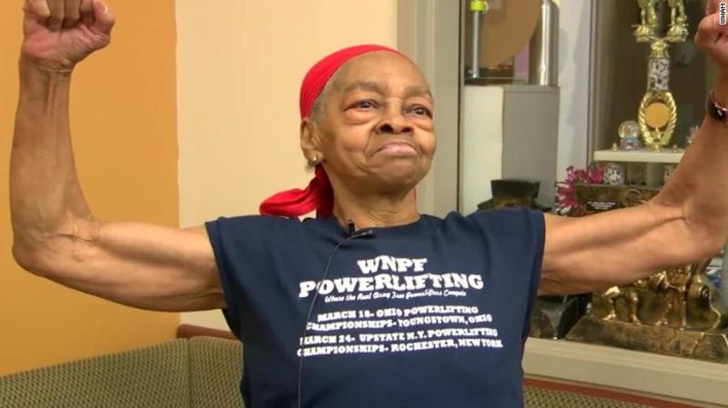 82-річна бабуся побила грабіжника столом