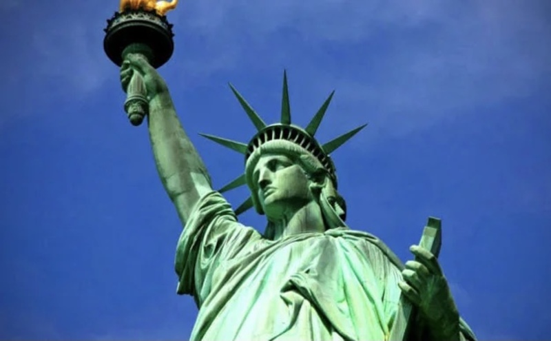 Франція надішле США нову статую Свободи