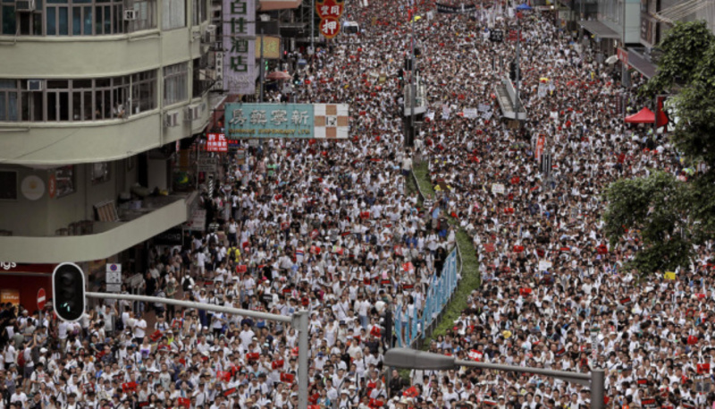Протести у Гонконгу: демонстранти звільнили головні магістралі
