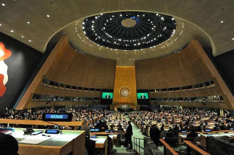 Генасамблея ООН прийняла резолюцію, що закликає РФ вивести війська з Криму